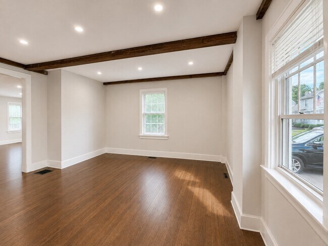 Building Photo - 16 Hazelnut Pl