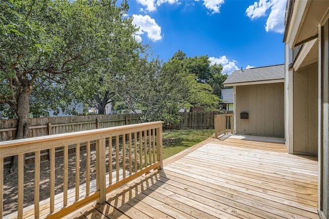 Foto del edificio - 9802 Briar Ridge Dr