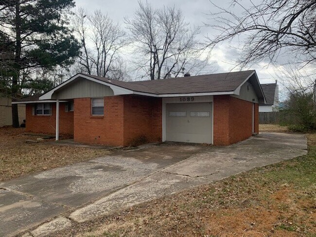 Building Photo - Mid-Century 3BR in Fayetteville!