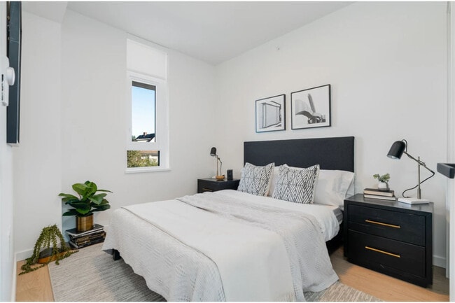 Building Photo - Hub Place