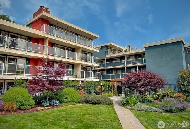 Building Photo - 1730 Taylor Ave N