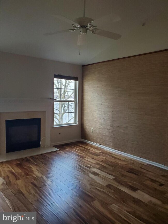 Foto del edificio - 5609 Riverfront Dr