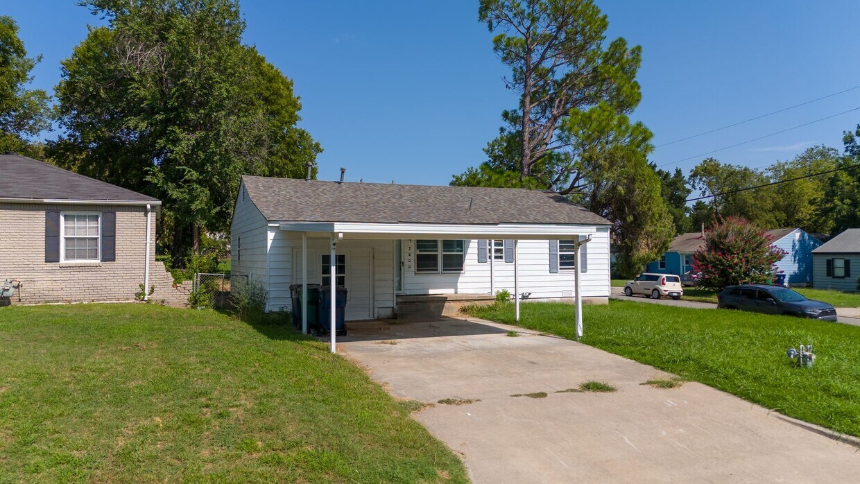 Primary Photo - Charming 4-Bedroom Home with Modern Update...