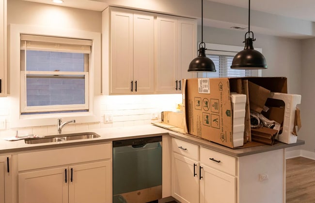 Building Photo - 2320 N Southport Ave