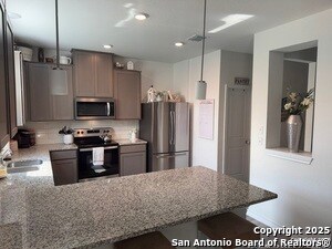 Building Photo - 568 Valley
