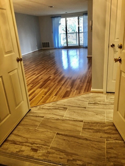 Entrance, din, living rm (32’) - 255 North Rd