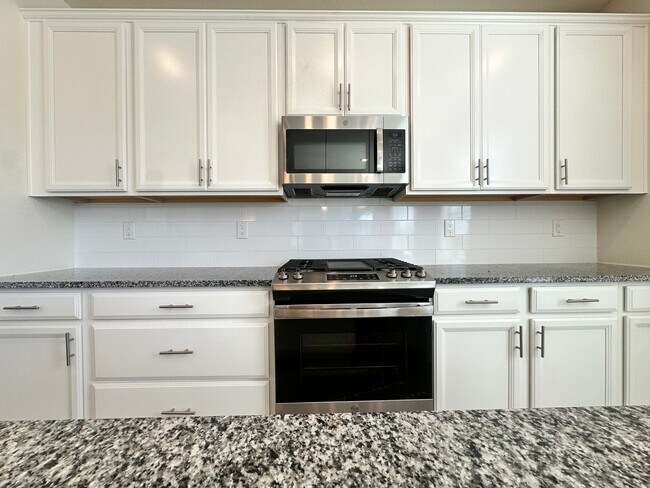 Foto del edificio - 5 Bedroom Single Family Home in Broomfield