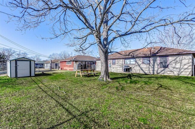 Building Photo - 5538 Lakefield Dr