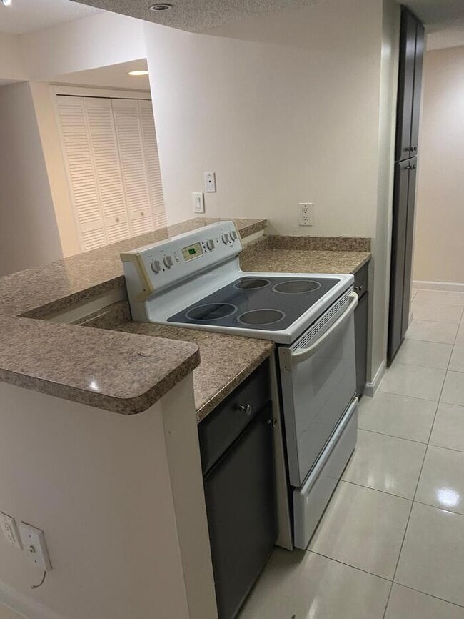 4541-10 2bedroom/2bath in gated community - 4541-10 2bedroom/2bath in gated community Apartment