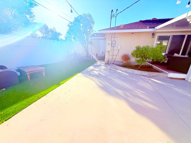 Building Photo - 6424 Penfield Ave