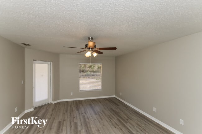 Building Photo - 606 Reading St SE