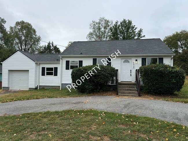 Building Photo - 6618 Shallowford Rd