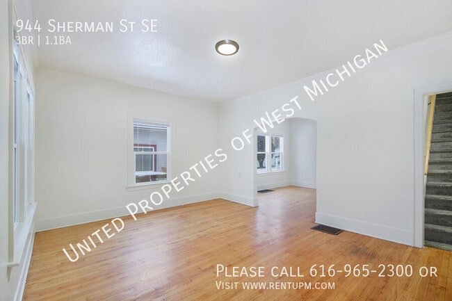 Building Photo - Available Now | 3 Bedroom 1.5 Bath Apartme...
