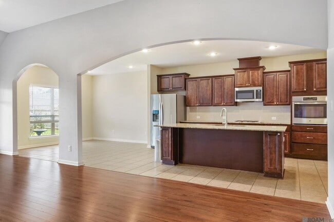 Building Photo - 13440 Larch Ct