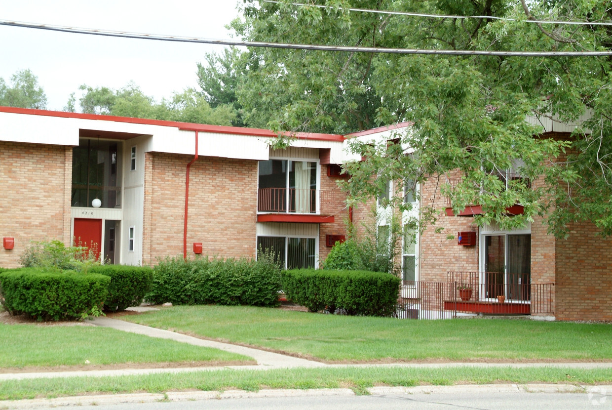 Primary Photo - Regency Apartments