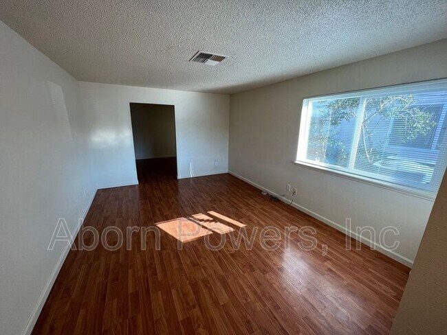 Building Photo - 9129 Tuolumne Dr
