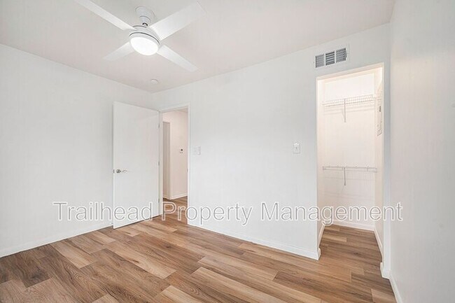 Foto del edificio - 8300 Robinson St