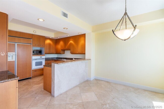 Foto del edificio - 13611 Deering Bay Dr