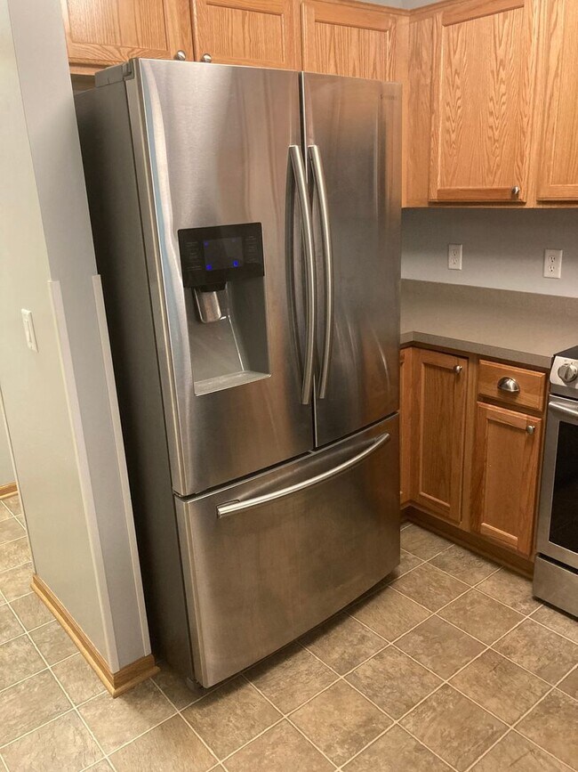 Foto del edificio - Flexible Move-in Date! ALL NEW PLANK FLOOR...