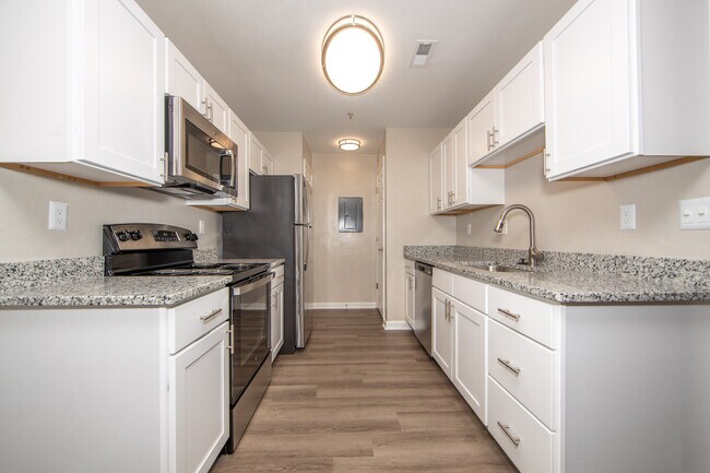 Building Photo - Colony Square Apartments