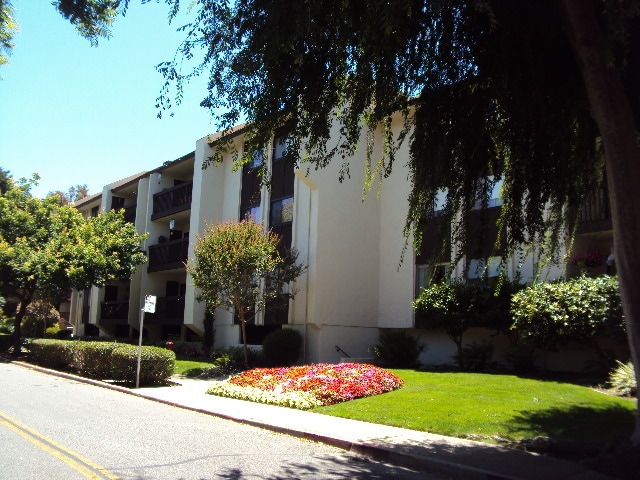 Building Photo - 226 W Edith Ave