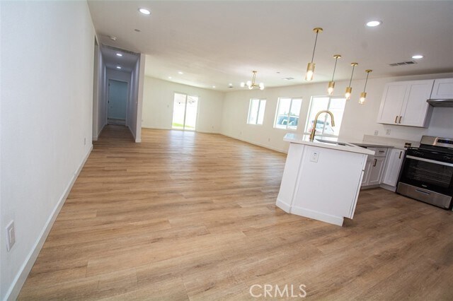Foto del edificio - 8258 Bennett Ave