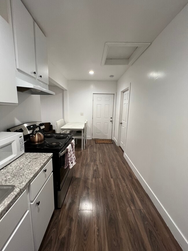 Foto del edificio - 12981 Branford St