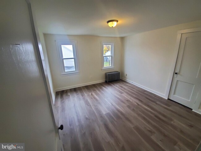 Building Photo - 517 E Elm St