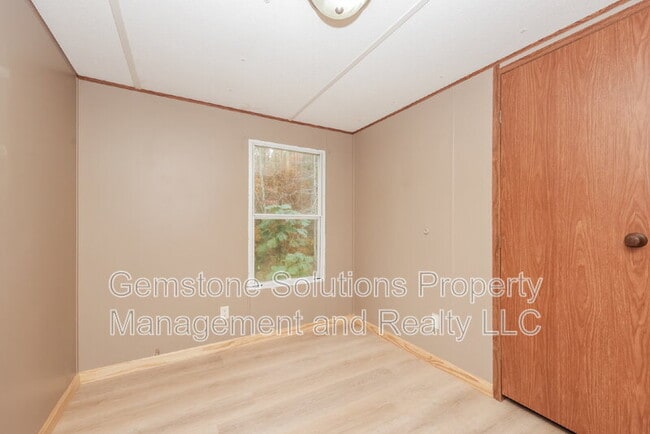 Building Photo - 5576 Hargrove Rd