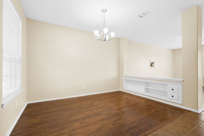 Building Photo - 157 Carmel Dr