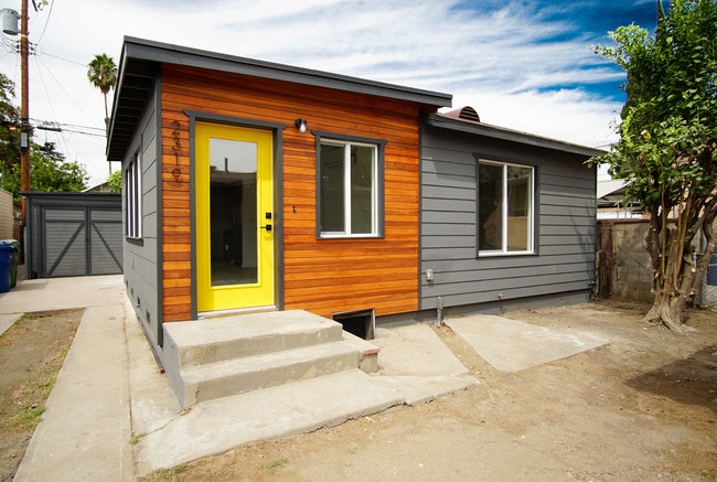 Building Photo - 2319 Shoredale Ave