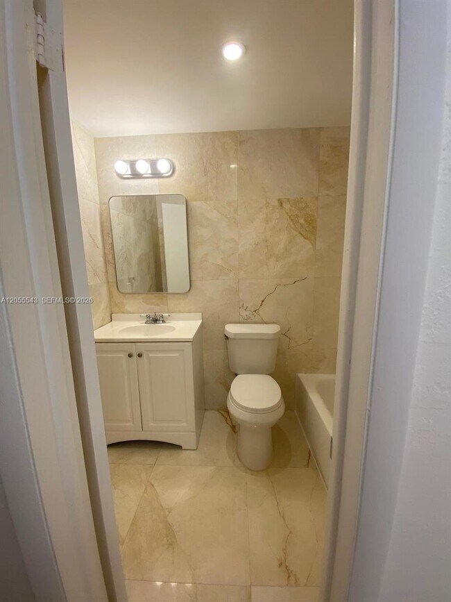 Foto del edificio - 10901 N Kendall Dr
