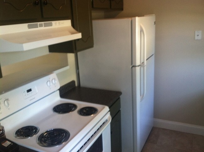 Interior - 924-942 Jackson Blvd