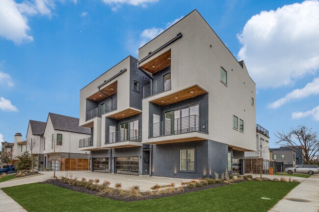 Photo - 2714 N Carroll Ave Townhome