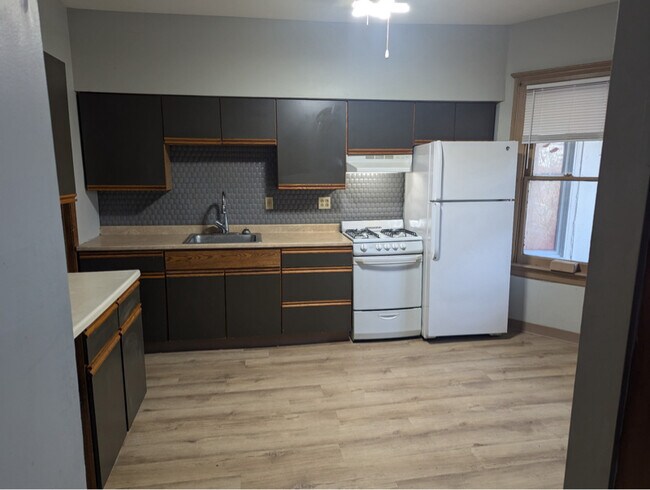 Foto del edificio - 410 Tyson Pl