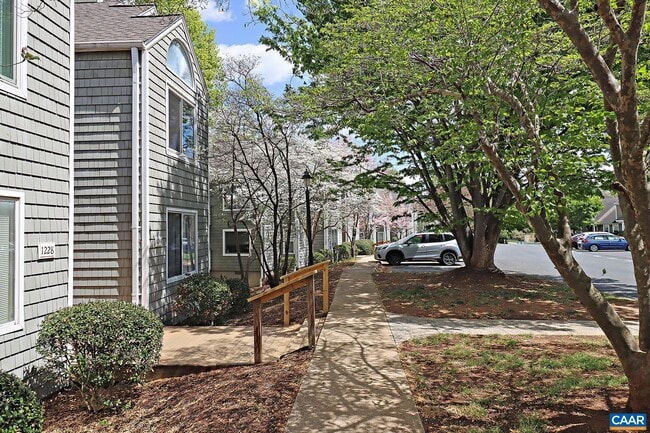 Building Photo - 1242 Clifden Green