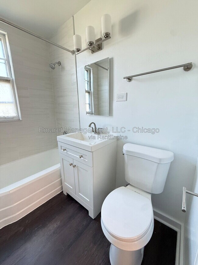Foto del edificio - 2425 W Berwyn Ave