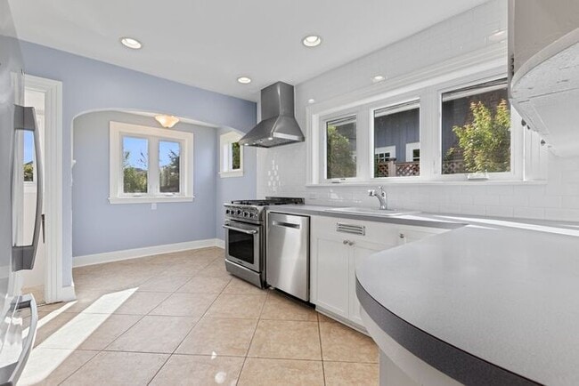 Building Photo - Charming North Admiral Tudor w/ Central AC