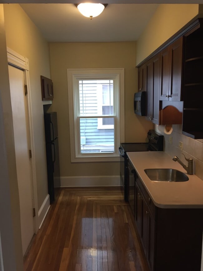 Kitchen - 59 Halsey St