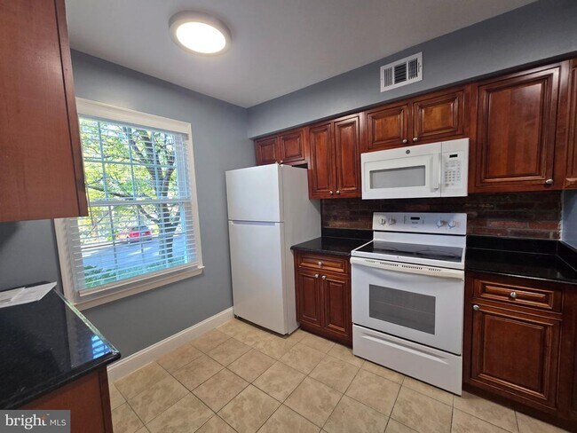 Foto del edificio - 8363 Dunham Ct