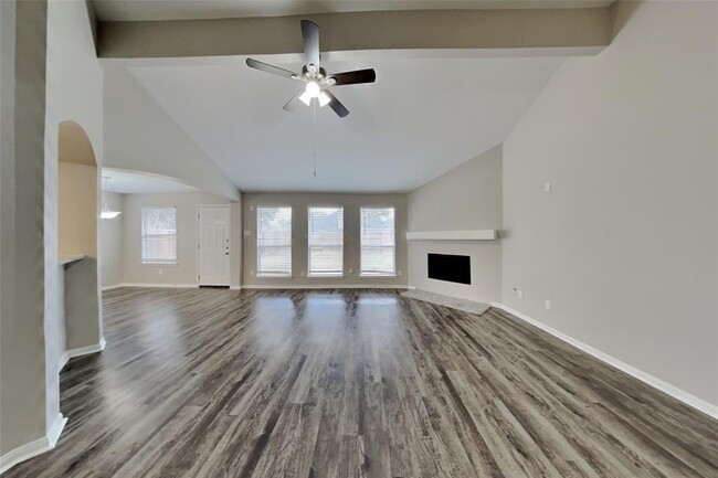 Foto del edificio - 14910 Spring Walk Ln