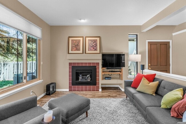 Building Photo - Cottage Loop Townhome