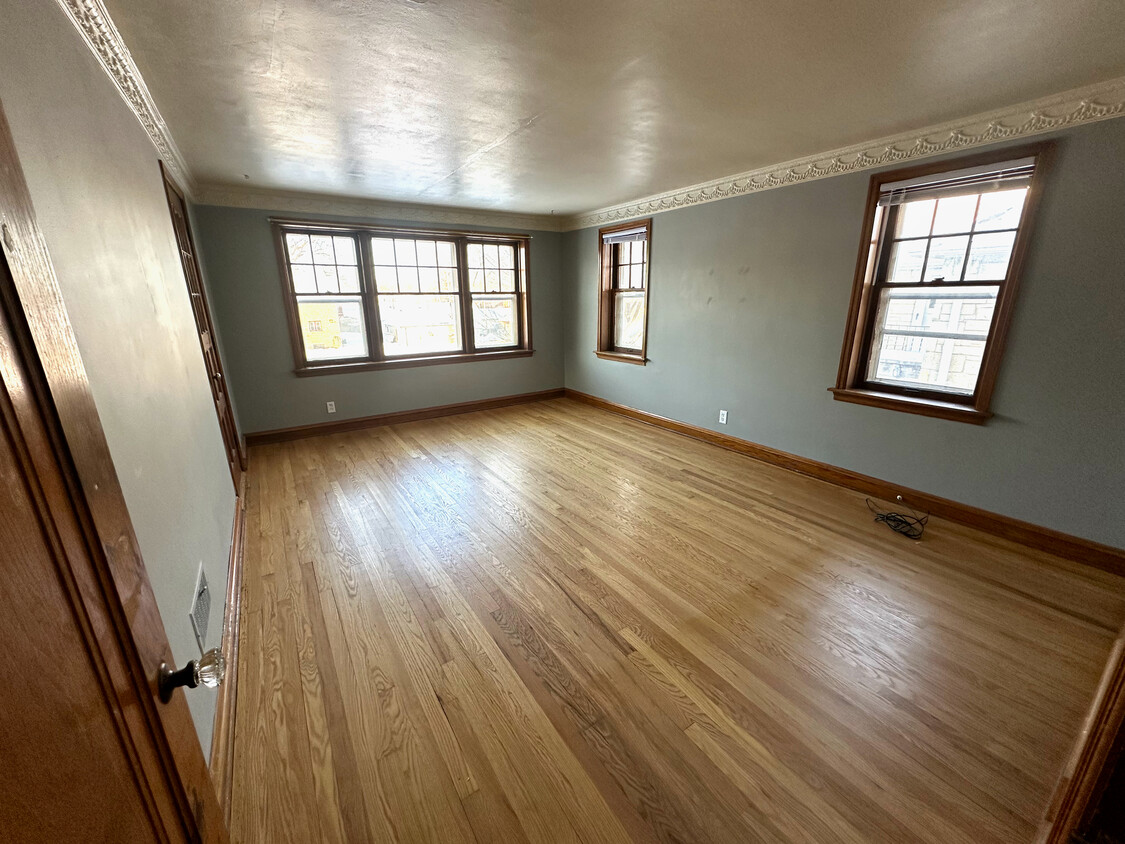 Living Room - 5327 W Keefe Ave