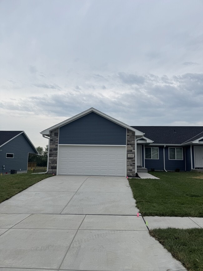 Building Photo - 135 W Ida Ln