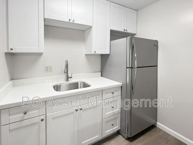 Building Photo - 944 Fletcher Ln