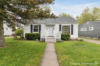 Building Photo - 1302 Griswold St SE