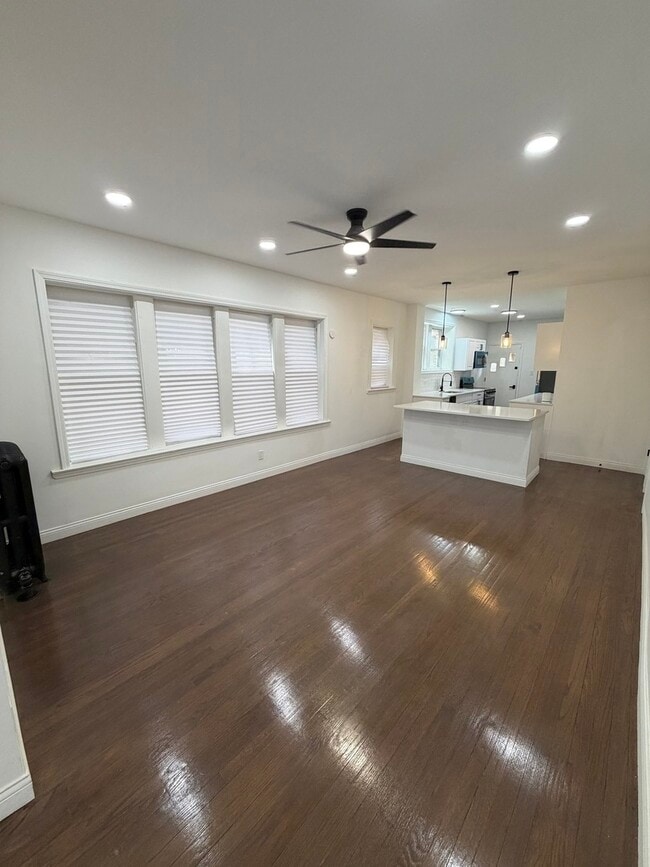 Building Photo - 8040 S Rhodes Ave
