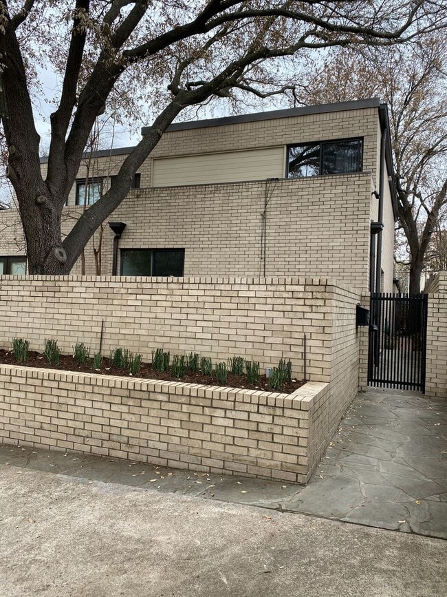 Building Photo - 4715 Lafayette Ave