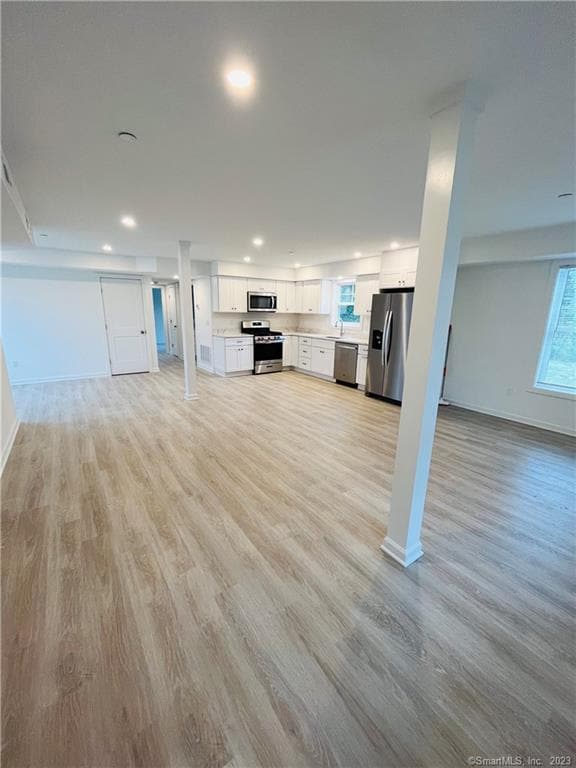 Building Photo - 54 School St