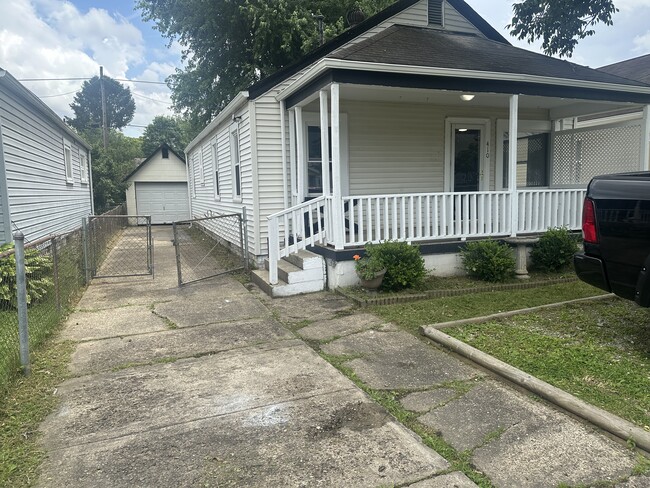 Building Photo - 410 Abney St